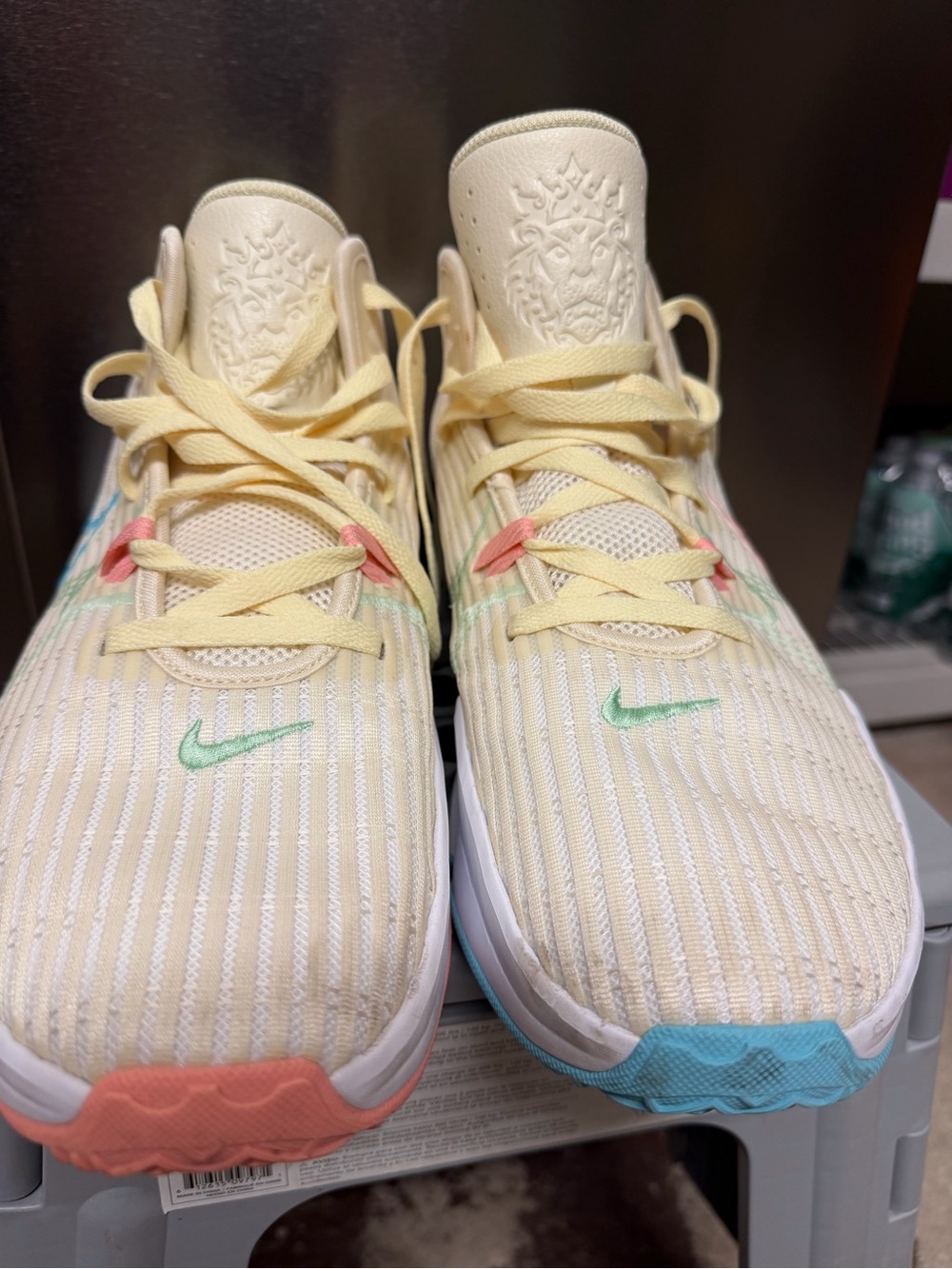 Nike LeBron witness men’s sneaker